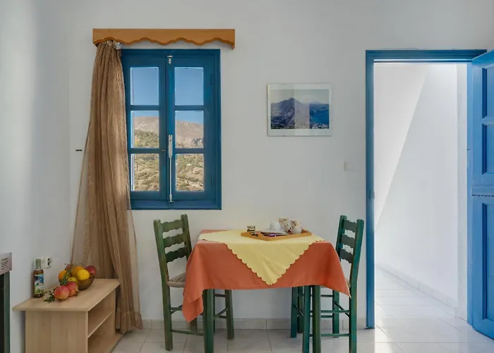 Glaros Πανσιόν 3*