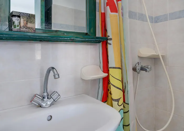 بيت ضيافة Glaros 3*