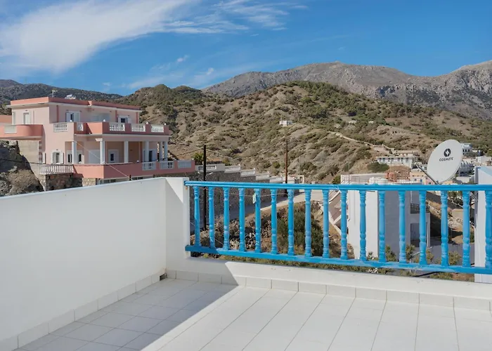 بيت ضيافة Glaros 3*