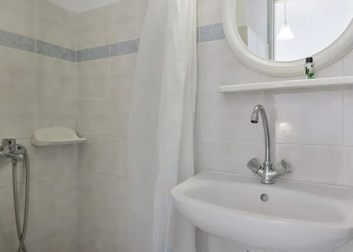 Glaros بيت ضيافة